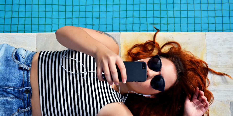 Jak wybrać telefon i nie przepłacić? Ranking smartfonów do 1500 złotych