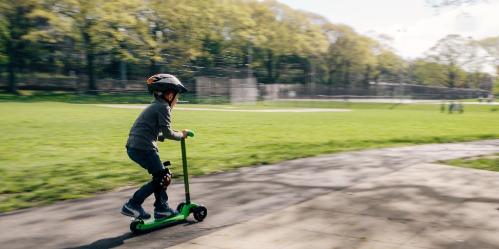 Hulajnoga dla dzieci – na co zwrócić uwagę w sklepie sportowym?