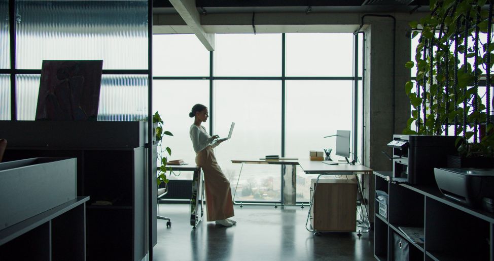 alt=podstwaka-pod-laptop-do-pracy-i-nauki