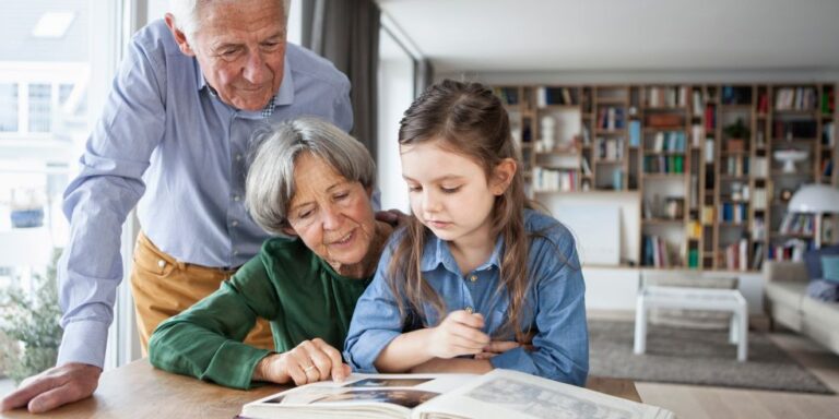 Wyjątkowe prezenty na Dzień Babci i Dziadka – postaw na personalizację Wyjątkowe prezenty na Dzień Babci i Dziadka – postaw na personalizację